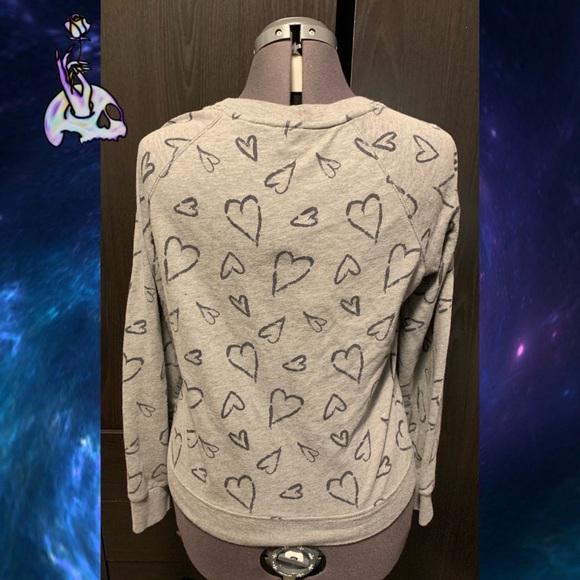 💀 Heart Sweater - Picture 2 of 5